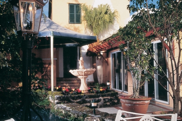 FOURWAYS INN AND COTTAGES (Bermuda )